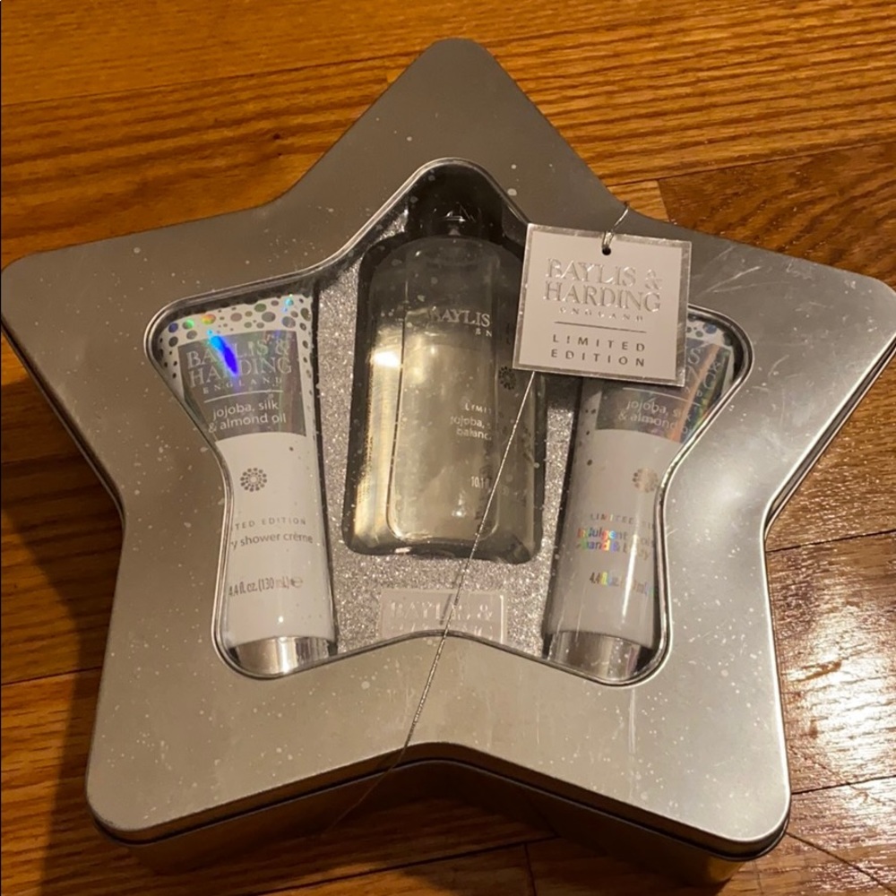 Baylis & Harding bathroom products